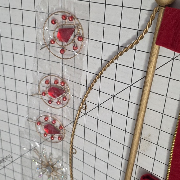 Card & Picture Display Holder, 10 Plastic Pockets Red Soft Wall Hanger NIB 22x44 - Picture 6 of 16